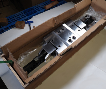 Тиски станочные прецизионные модульные двойные ZQ83 200x2x200